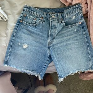 Aritzia Levis 501 Shorts